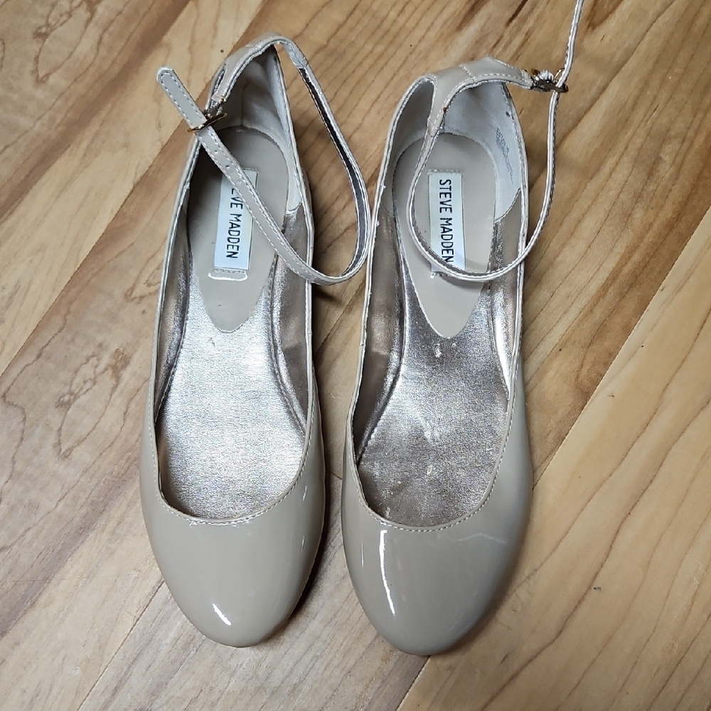 Steve Madden Beige Patent Flats with Ankle Strap New Without Tags